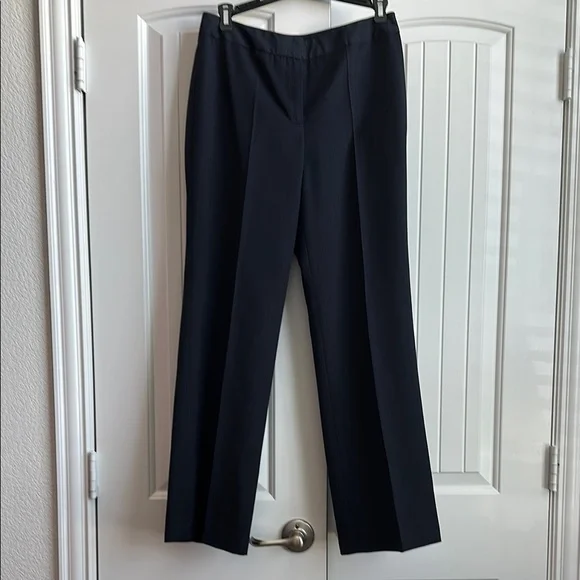 BEAUTIFUL Ann Taylor Women’s Pantsuit 2P - Picture 7 of 8
